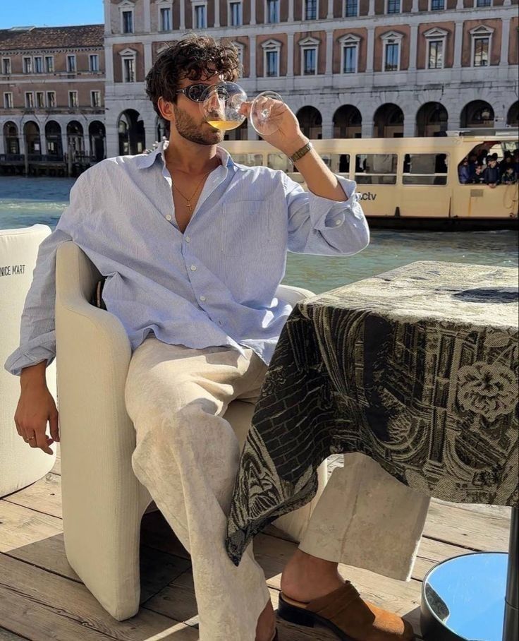 Come vestirsi bene quando fa caldo: Guida ai tessuti che respirano - Modalternativa