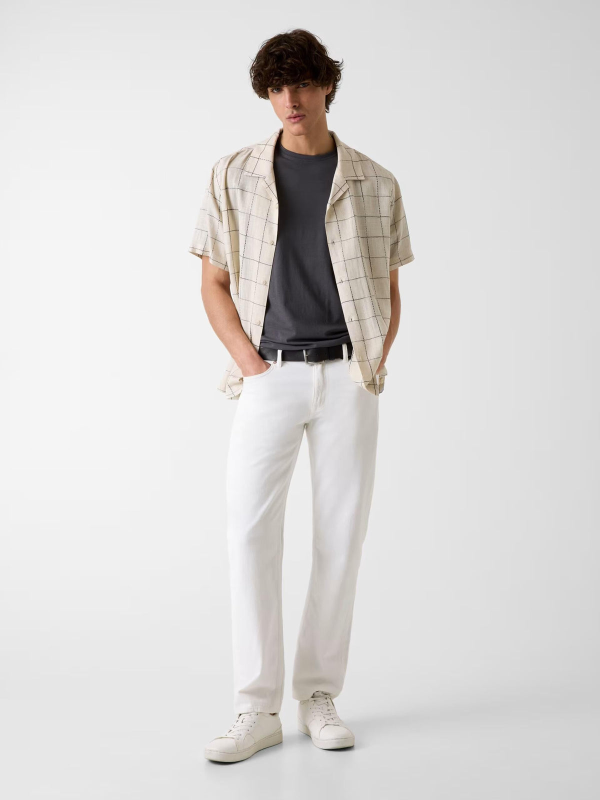 Guida Taglie Guess Uomo: Come vestono i Jeans e le T-shirt? - Modalternativa